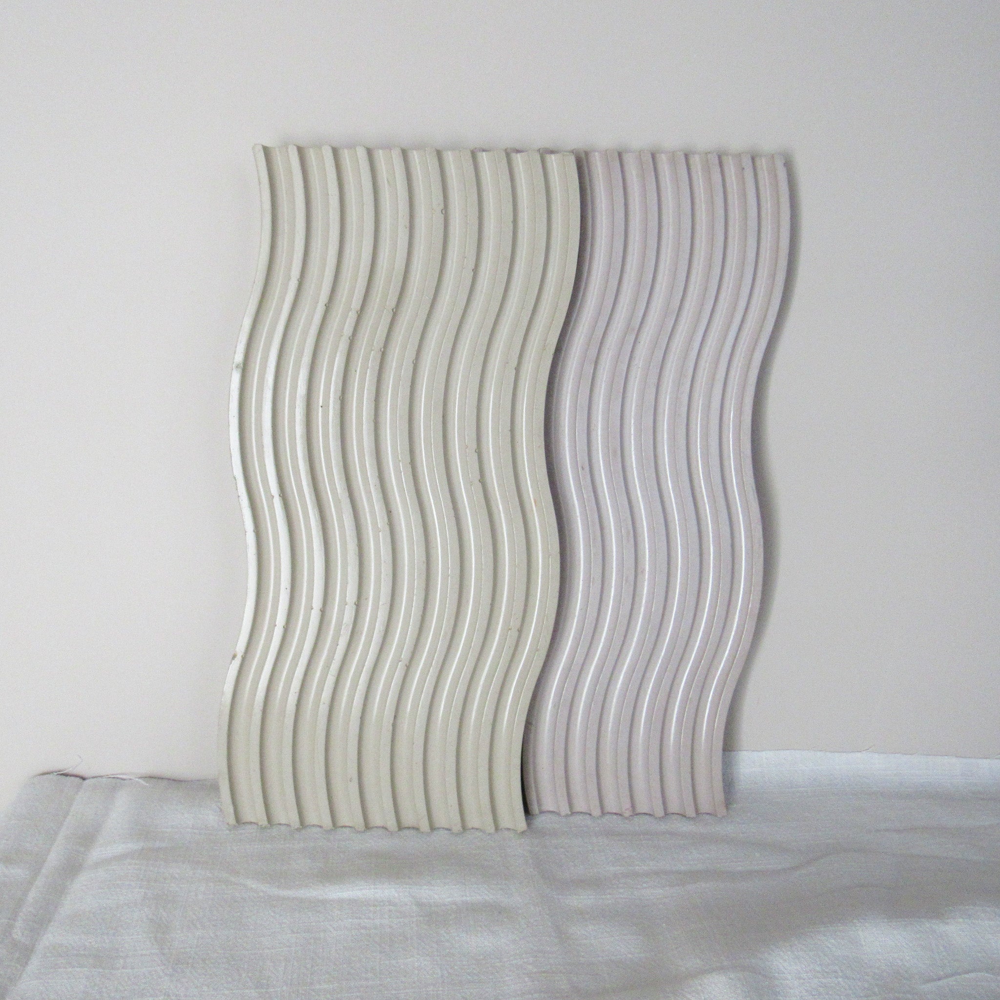 Sculpted Wave Concrete Tray