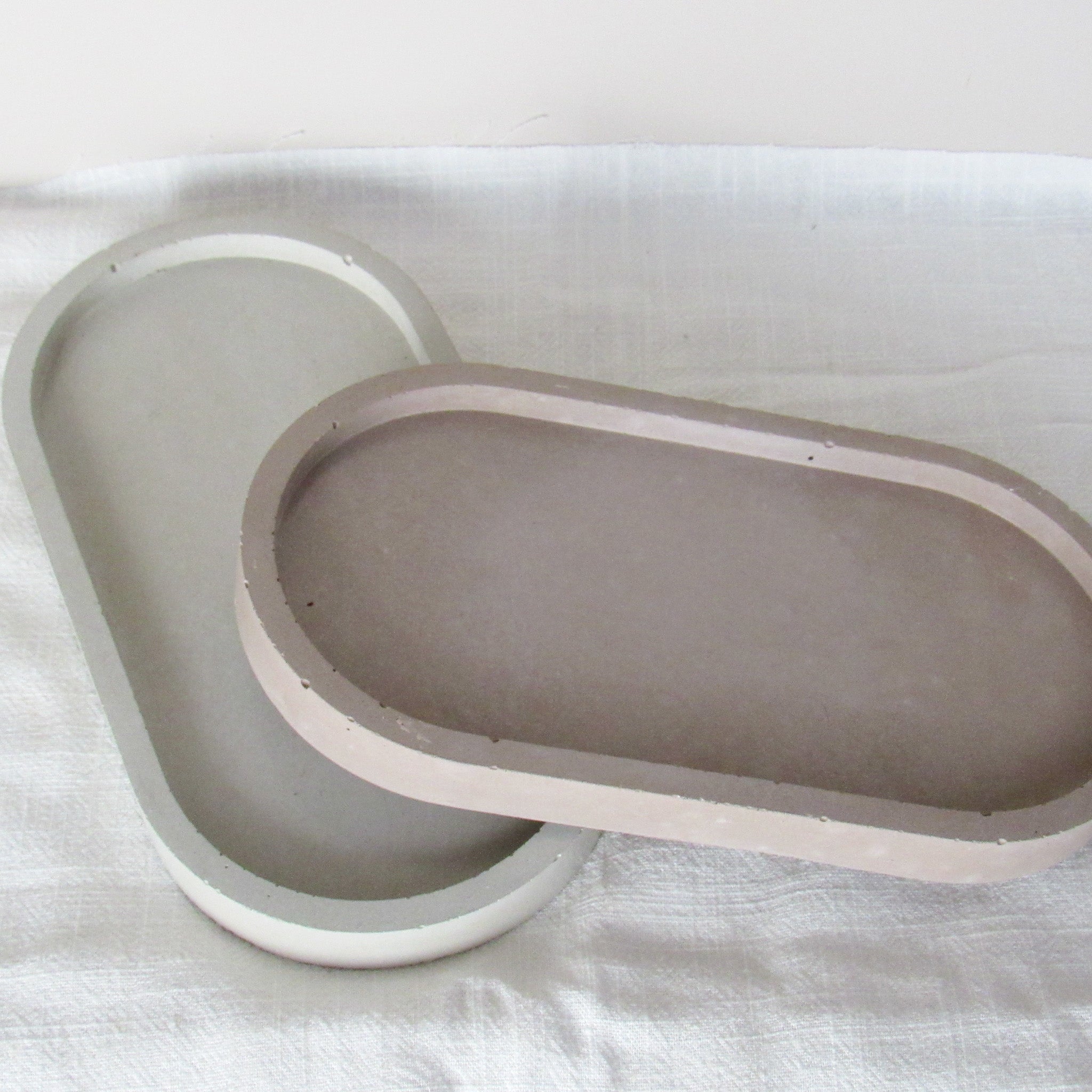 Minimalist Oval Concrete Tray